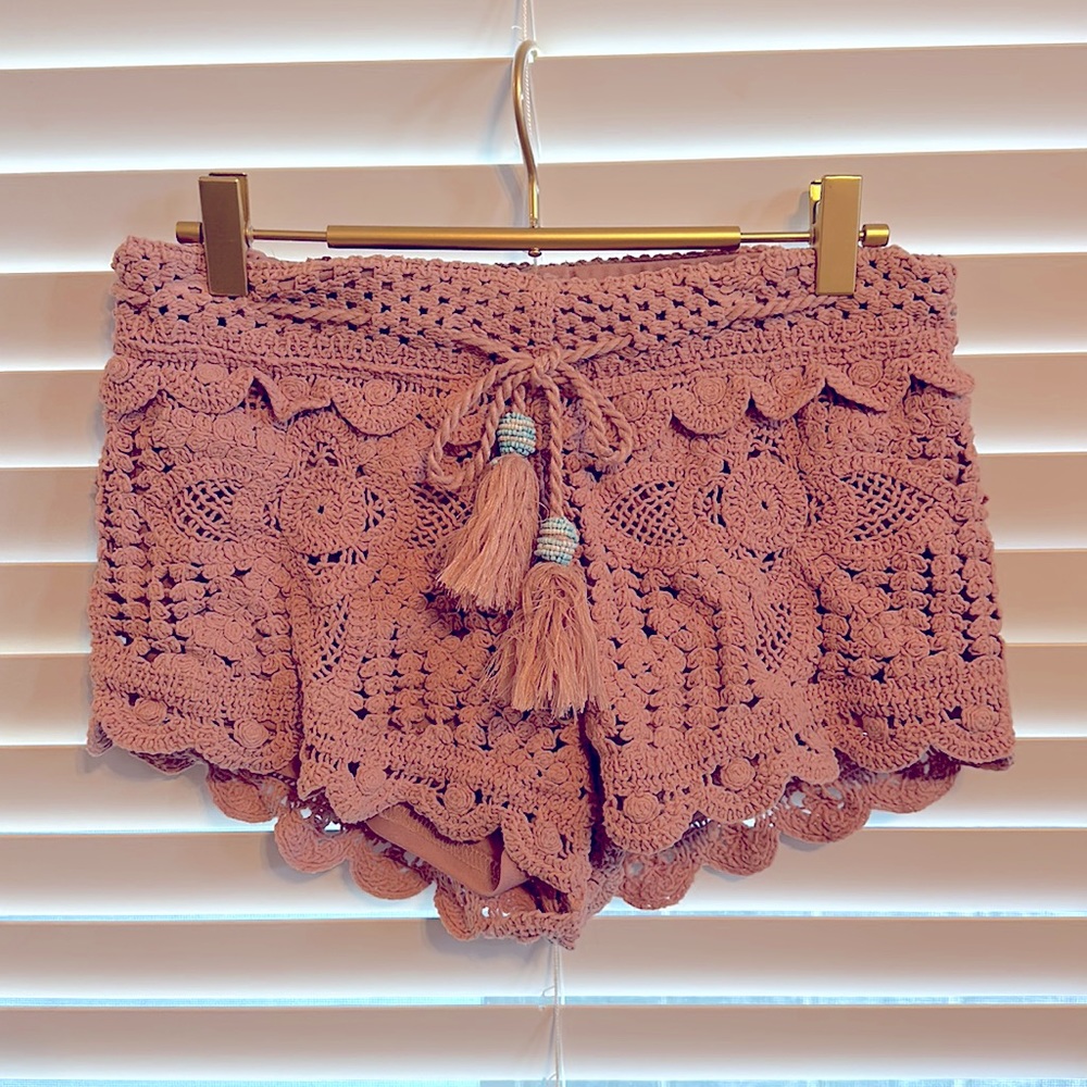Blush detailed crochet shorts